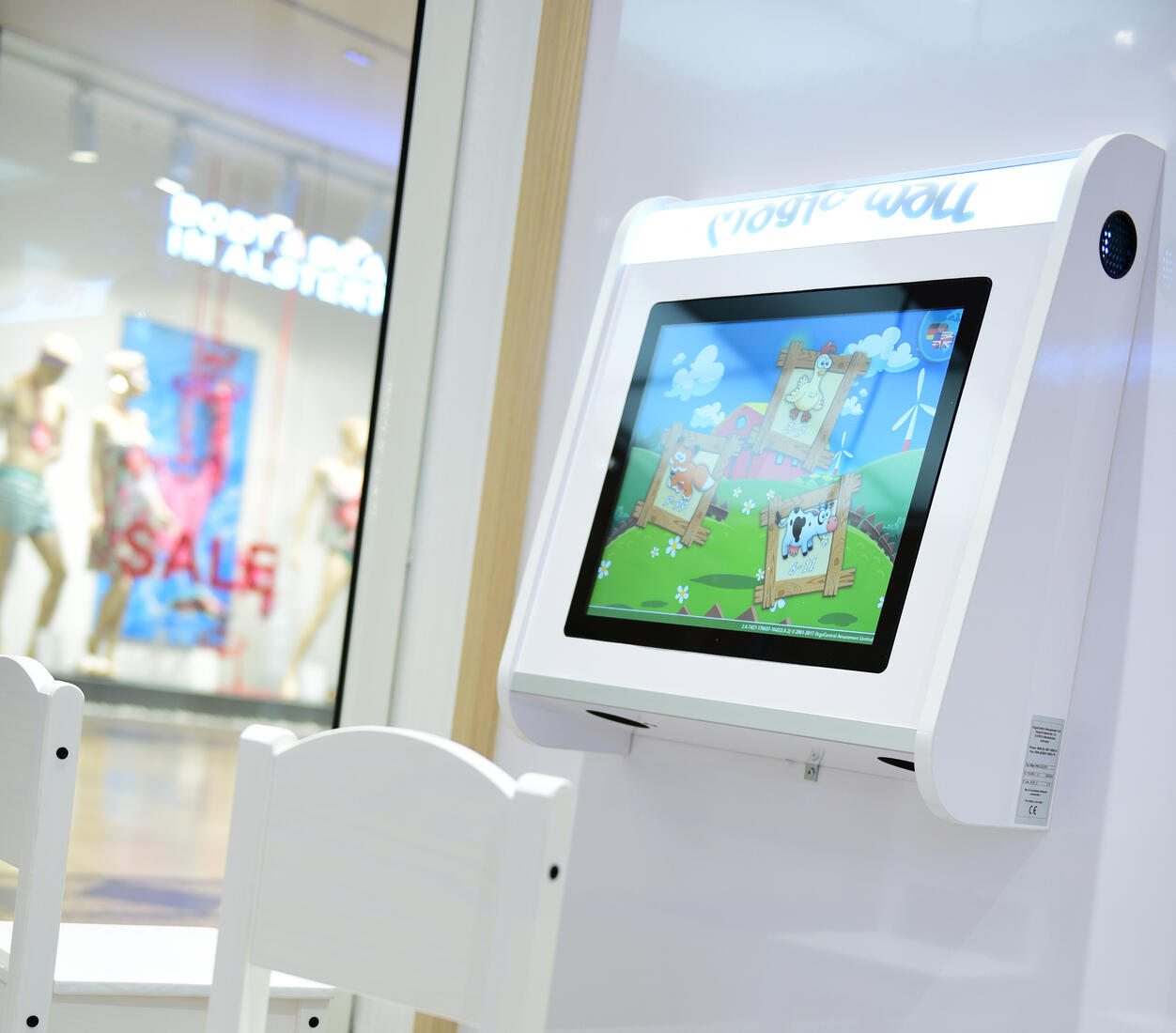 Magic Wall special edition icy-white high-gloss at a instore kids corner at STUDIOLINE Photostudios GmbH