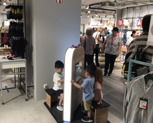 MyKidsCorner superior bei Modepark Röther Kinderspielecke Kinderterminal MyKidsCorner deluxe Kindercomputer Touchscreen Kinder Modepark Röther