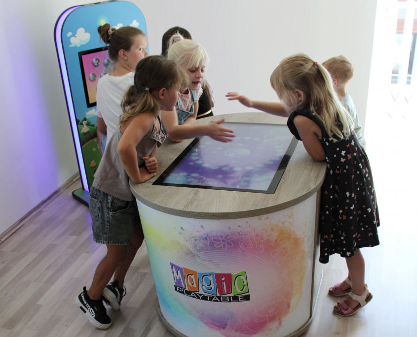 digitaler Spieltisch Kinderspielecke Magic PlayTable deluxe Kindercomputer Kindergarten