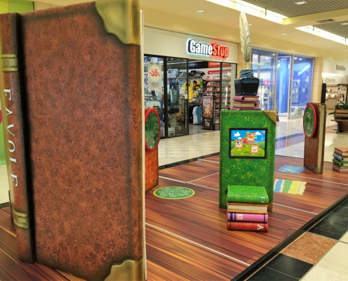Magic Screen Shopping Center Schöne Spielecke mit Magic Screen in einem Shopping Center. Individuelle Einbaumöglichkeiten dank flexibler Anordnung.