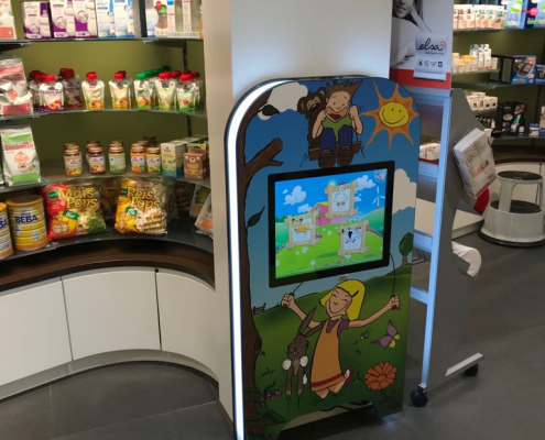 Magic Wall deluxe bei Bähler Kinderterminal Wandspielcomputer Kindercomputer Kinderspielecke Magic Wall deluxe Touchscreen Drogerie