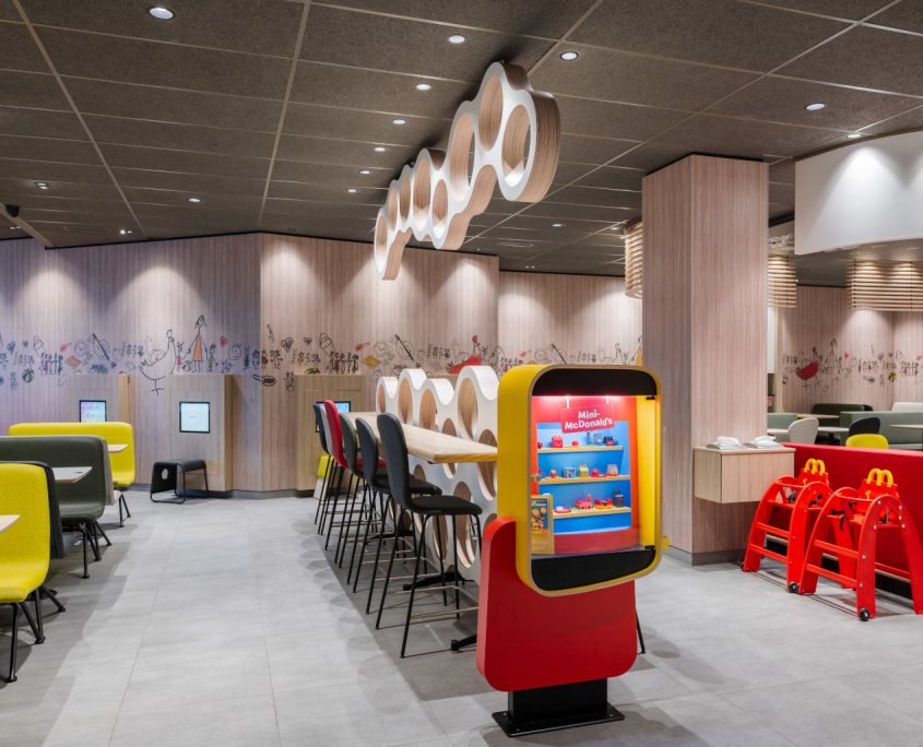 4x Magci Screen 19 McDonalds-Restaurant-Chur-West