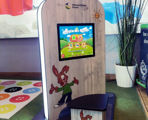 MyKidsCorner superior beim Weissenhäuser Strand Kinderspielecke Kinderterminal MyKidsCorner deluxe Kindercomputer Touchscreen Weissenhäuser Strand