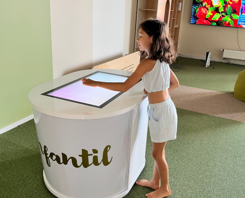 PlayTable deluxe im Kindergarten digitaler Kinderspieltisch PlayTable deluxe im Kindergarten